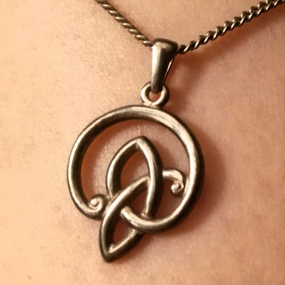 Solvar Jewelry - ☘ Solvar ☘ Fine Irish Silver Celtic Knot Pendant